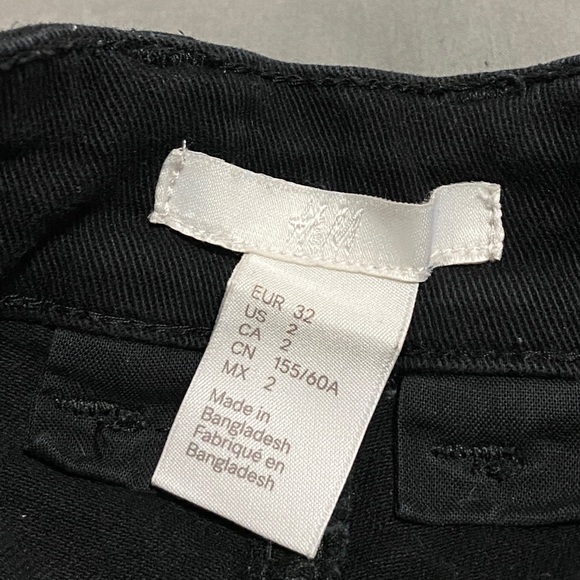 H&M High-Waisted Denim Shorts, Black, Size 2 - Picture 3 of 3